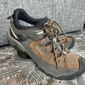 Men’s Keen Targhee hiking shoes